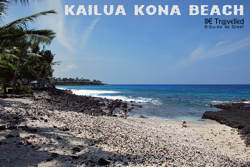 Kailua Kona Beach op the Big Island, Hawaï