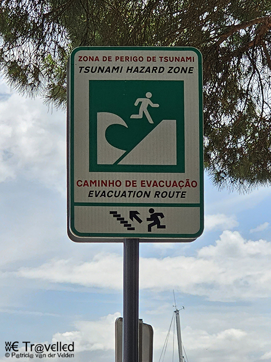 Waarschuwingsbord voor Tsunami in Lissabon