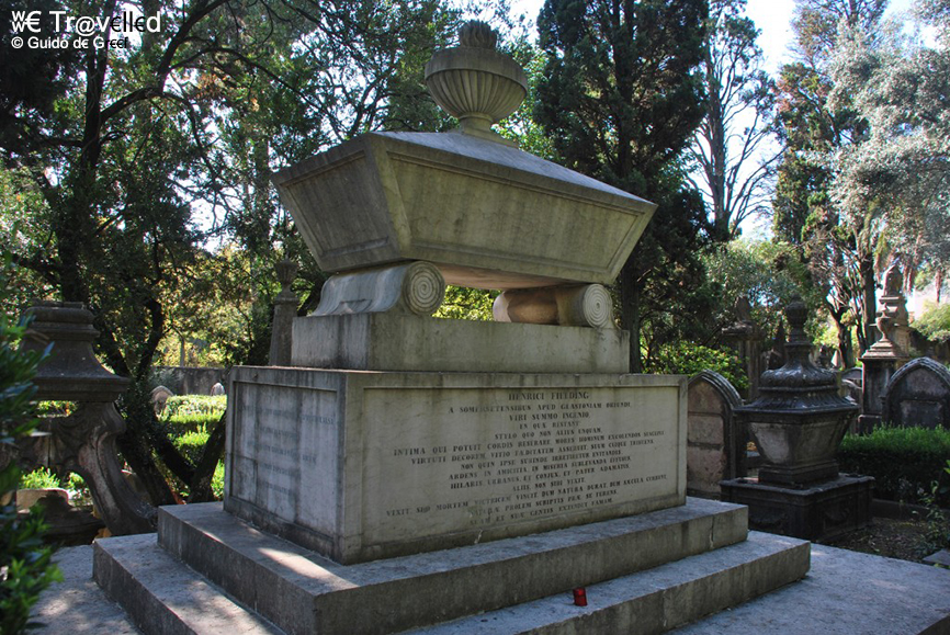 Lissabon - Cemitério Inglês - Graftombe Schrijver Henry Fielding